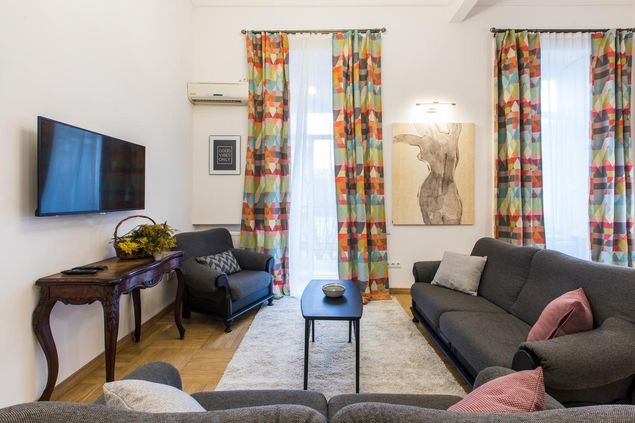 New Apartment On Rustaveli Avenue ティビリシ エクステリア 写真